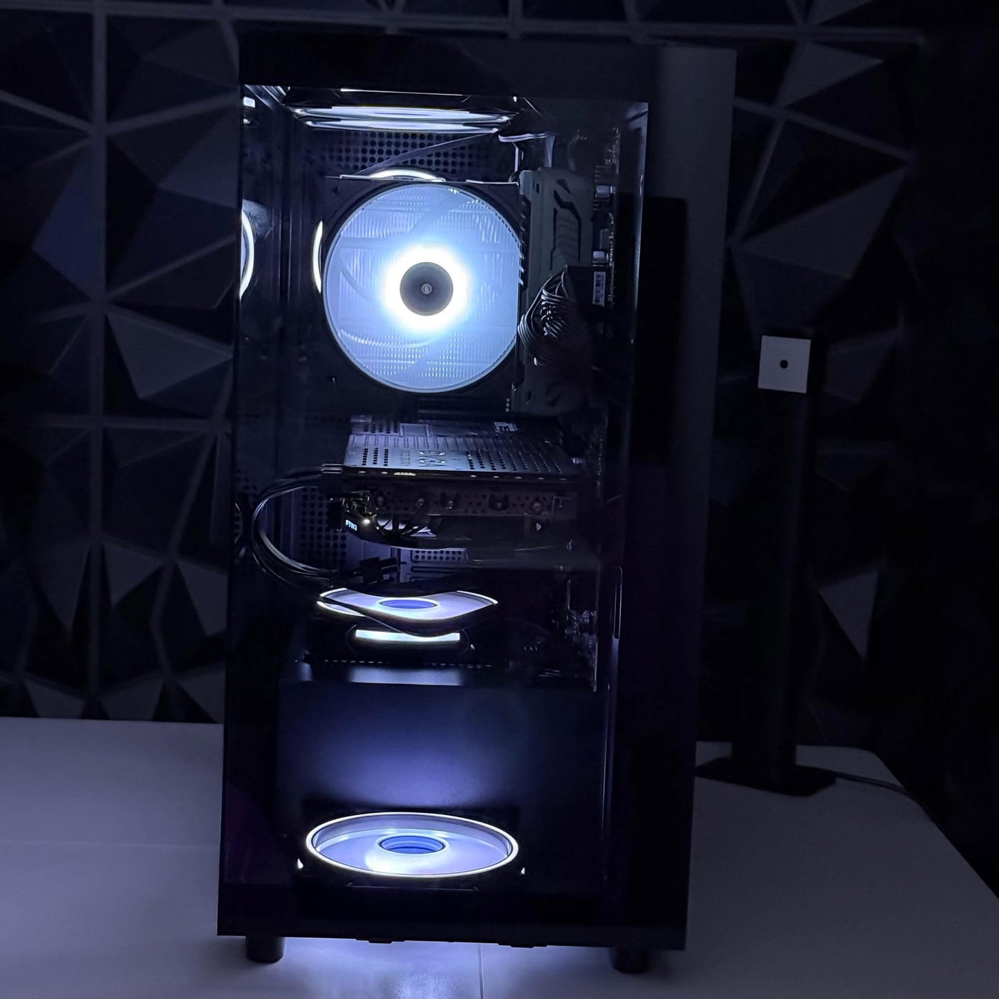 'SPIRIT OF SPARTA'- GTX 1080ti - Ryzen 5 5600G - 1TB SSD