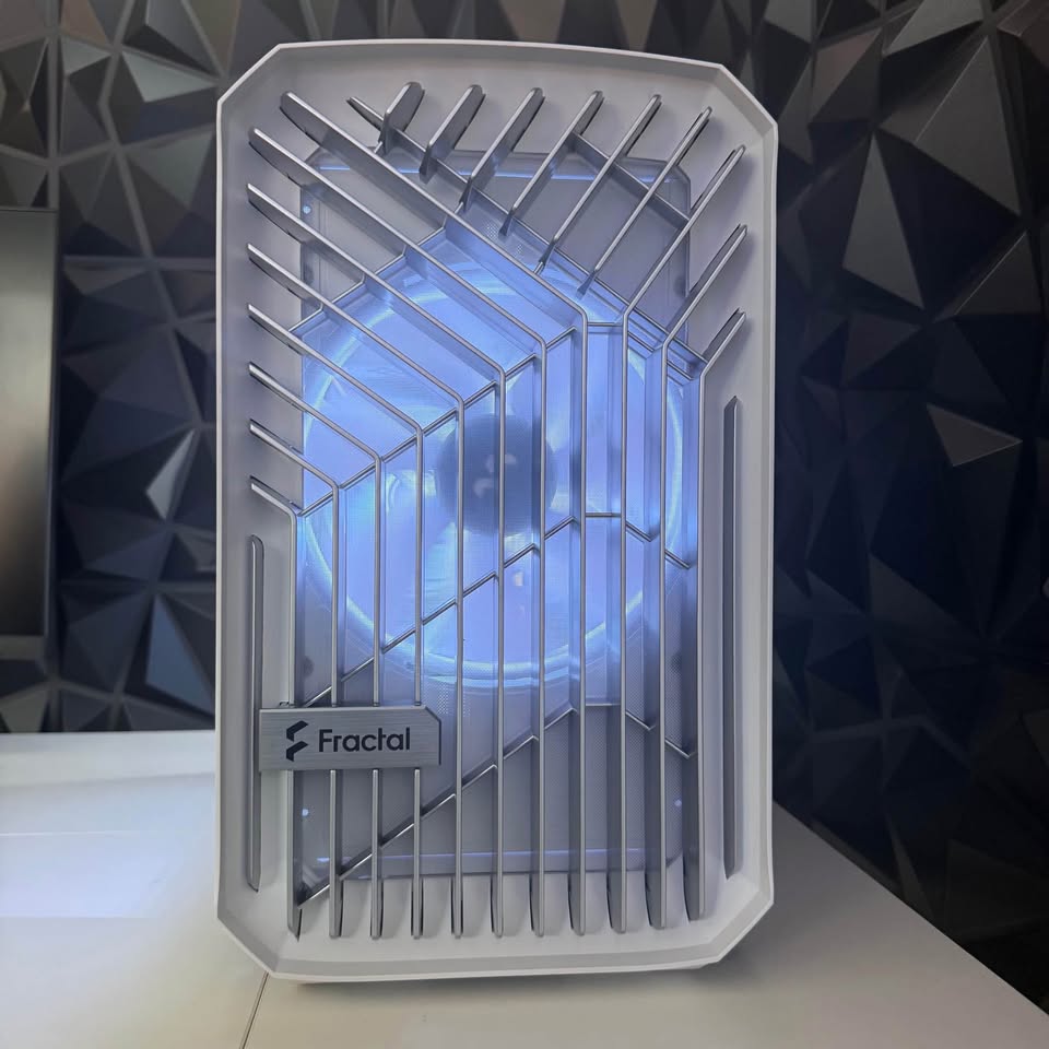 'ASTRA' - RX 9060 XT 16GB - Ryzen 5 - 1TB SSD