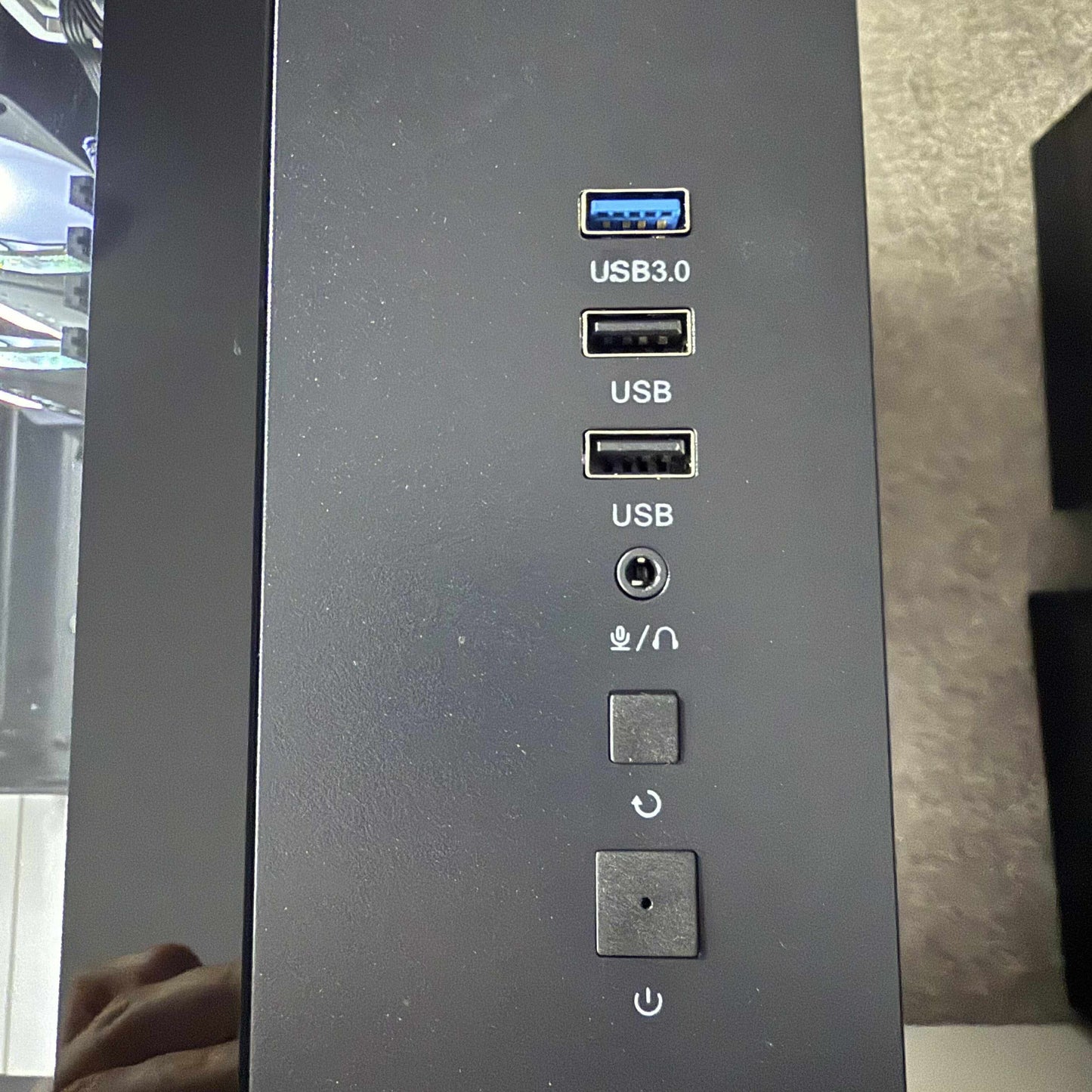 ‘LEONIDAS’ - RTX 4060 - Ryzen 5 5600X - Adata 1TB Gen 3