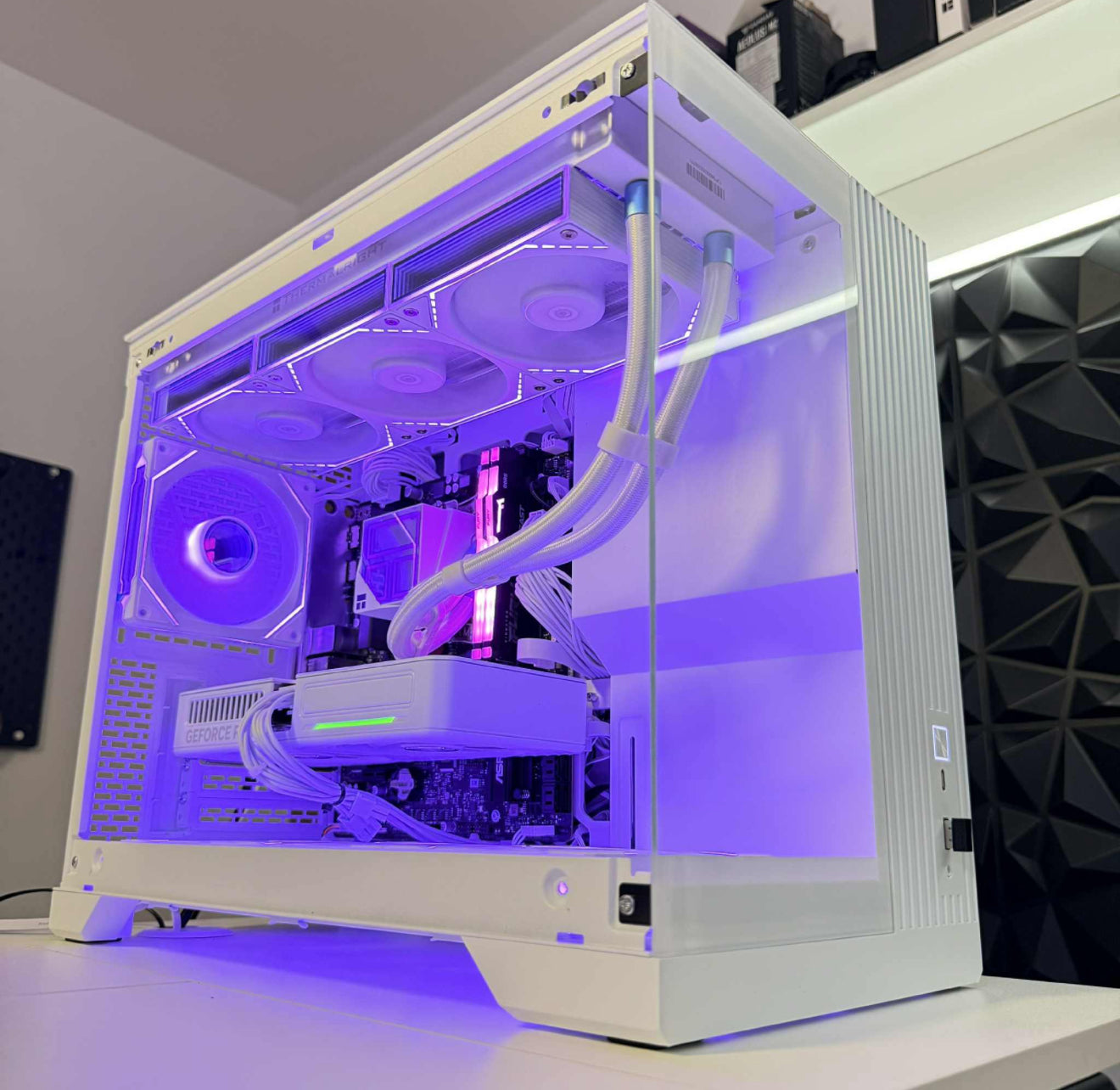 ‘ELYSIUM’ - RTX 5060 - Ryzen 5 7500F - 1TB SSD