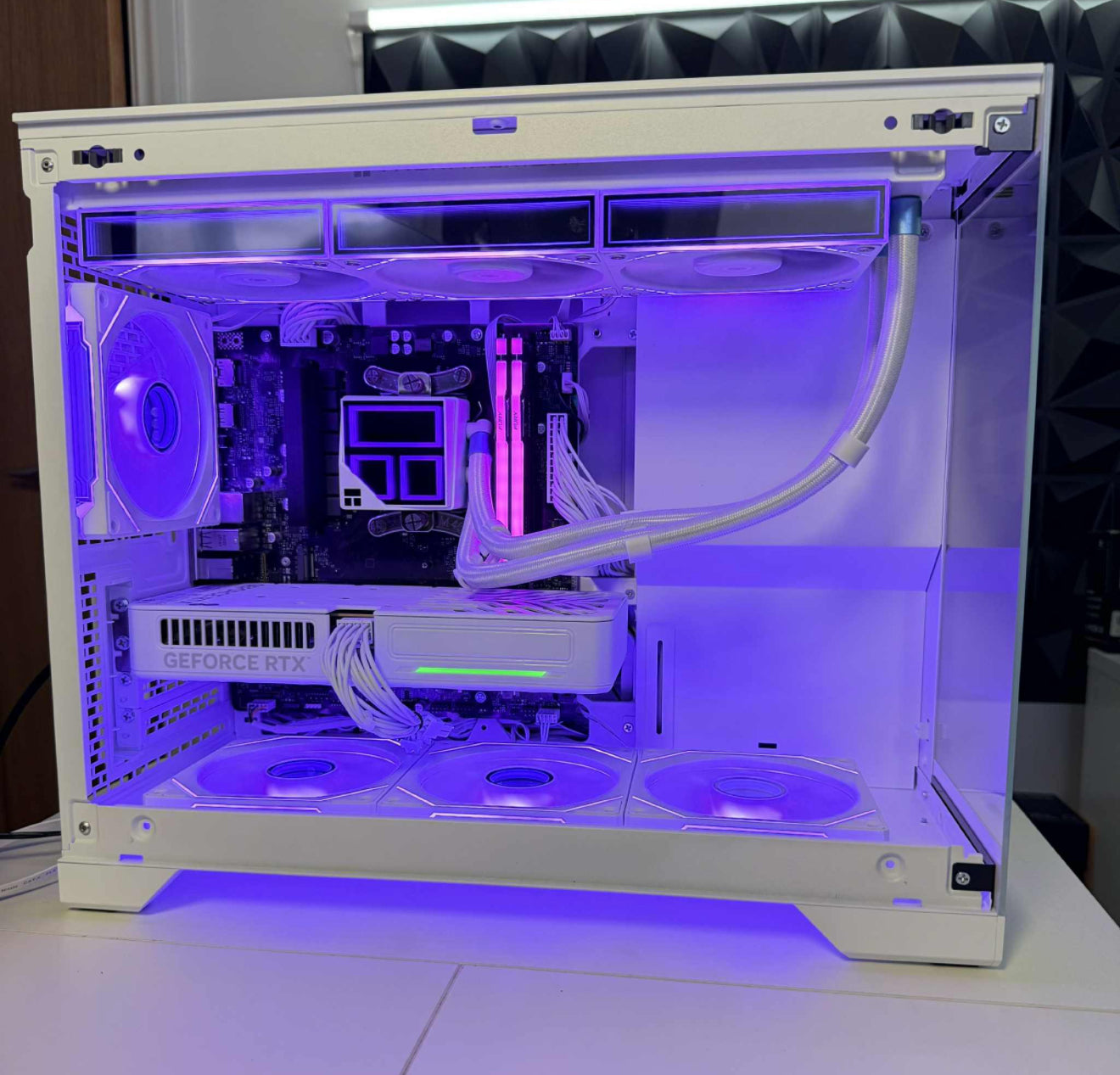 ‘ELYSIUM’ - RTX 5060 - Ryzen 5 7500F - 1TB SSD